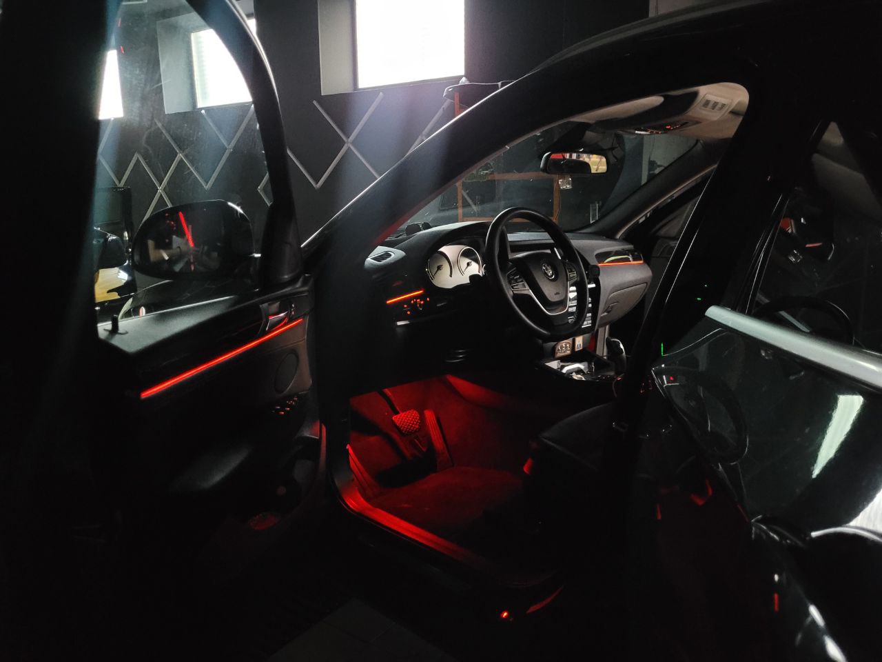 Контурная подсветка интерьера